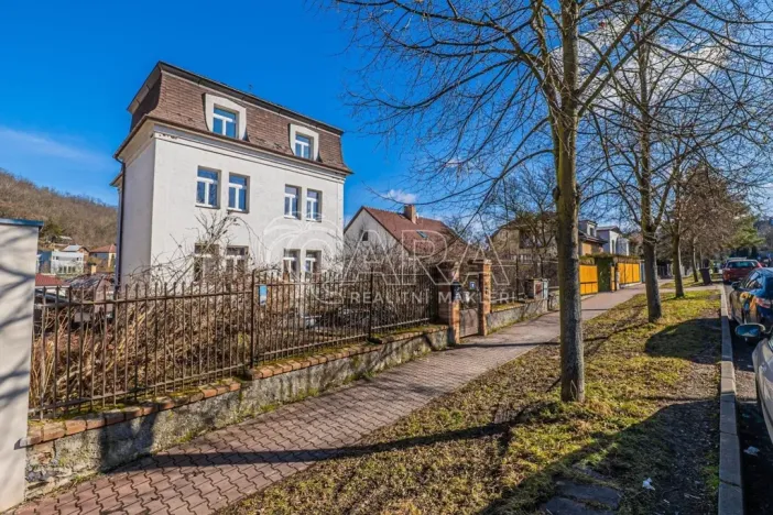 Pronájem bytu 3+1, Praha - Velká Chuchle, V úvoze, 80 m2