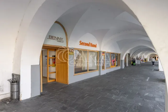 Pronájem obchodního prostoru, Nový Jičín, Masarykovo nám., 500 m2