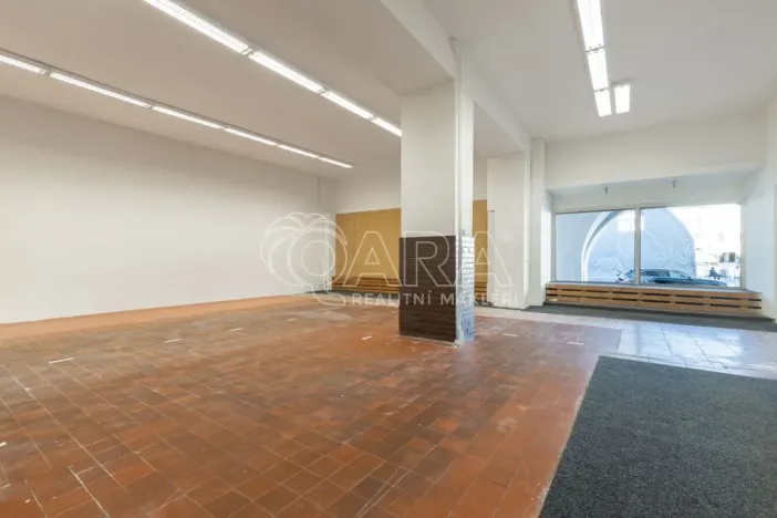 Pronájem obchodního prostoru, Nový Jičín, Masarykovo nám., 500 m2