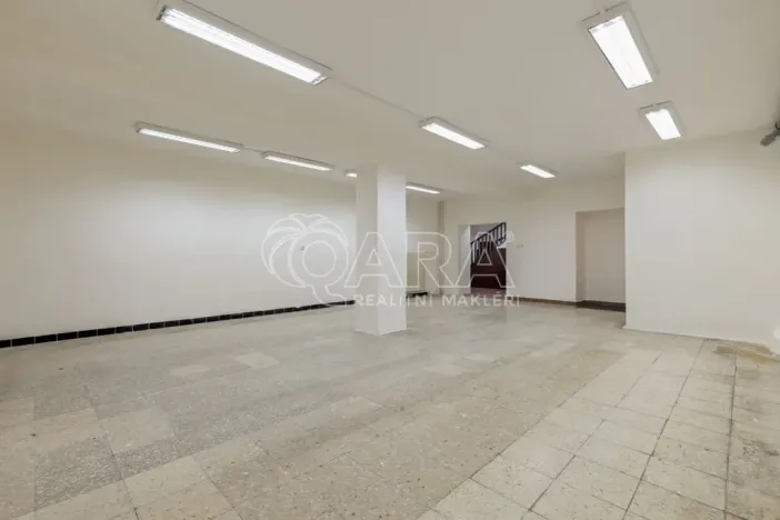 Pronájem obchodního prostoru, Nový Jičín, Masarykovo nám., 500 m2