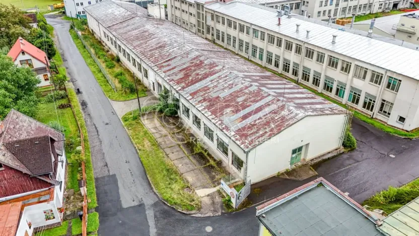 Prodej skladu, Luby, 1300 m2