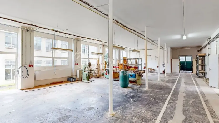 Prodej skladu, Luby, 1300 m2