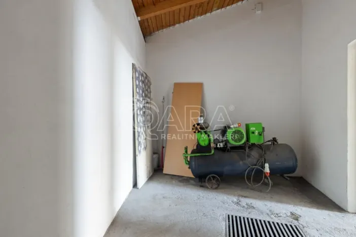 Pronájem výrobních prostor, Nový Jičín, Riegrova, 2293 m2