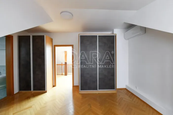 Pronájem bytu 3+1, Praha - Nové Město, Spálená, 127 m2