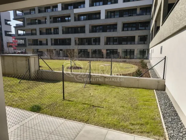 Pronájem bytu 1+kk, Praha - Hloubětín, Poděbradská, 34 m2