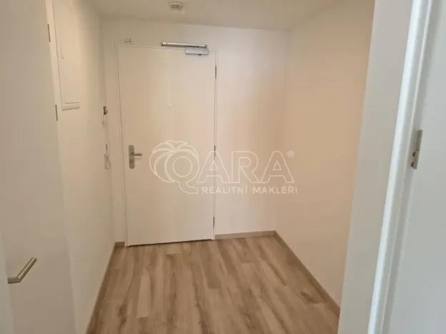 Pronájem bytu 1+kk, Praha - Hloubětín, Poděbradská, 34 m2