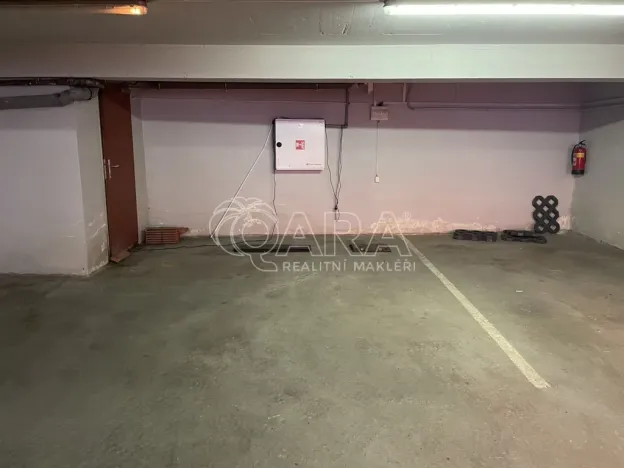 Pronájem garáže, Praha - Vršovice, Krymská, 12 m2