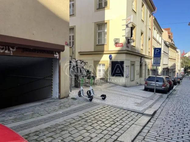 Pronájem garáže, Praha - Vršovice, Krymská, 12 m2