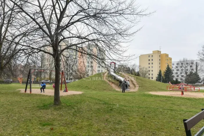 Pronájem bytu 2+kk, Praha - Bohnice, Radomská, 44 m2