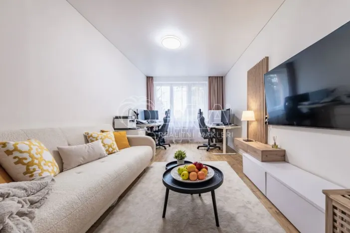 Prodej bytu 2+1, Unhošť, Komenského, 52 m2