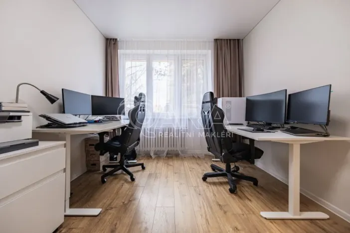 Prodej bytu 2+1, Unhošť, Komenského, 52 m2