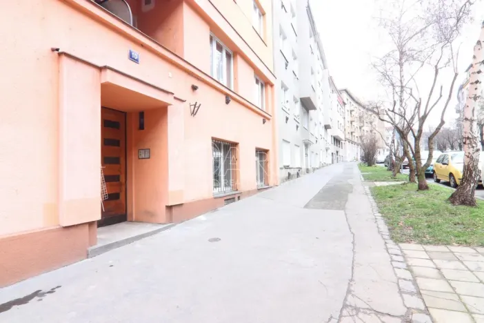 Pronájem bytu 2+kk, Praha - Dejvice, Koulova, 40 m2