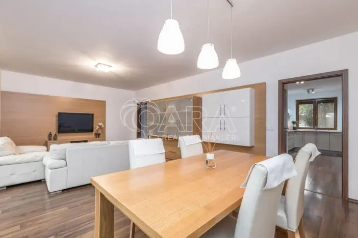 Prodej rodinného domu, Zbuzany, Lomená, 162 m2