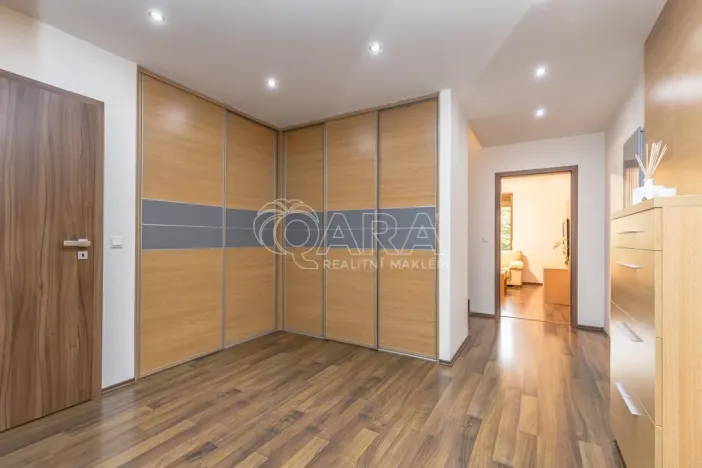 Prodej rodinného domu, Zbuzany, Lomená, 162 m2