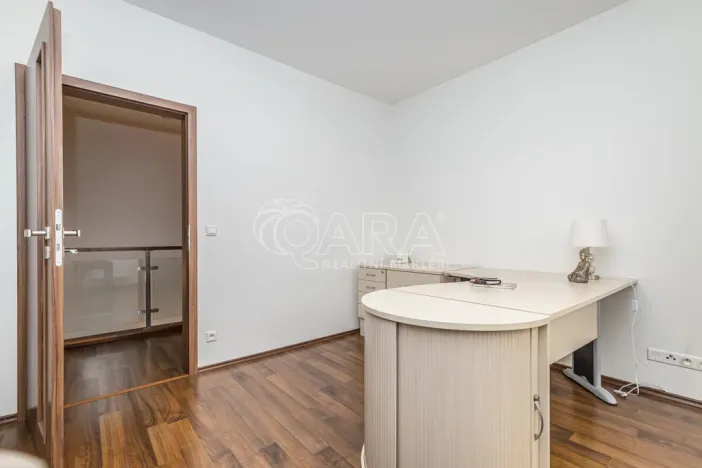 Prodej rodinného domu, Zbuzany, Lomená, 162 m2