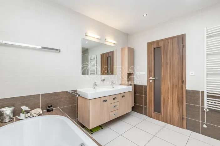 Prodej rodinného domu, Zbuzany, Lomená, 162 m2