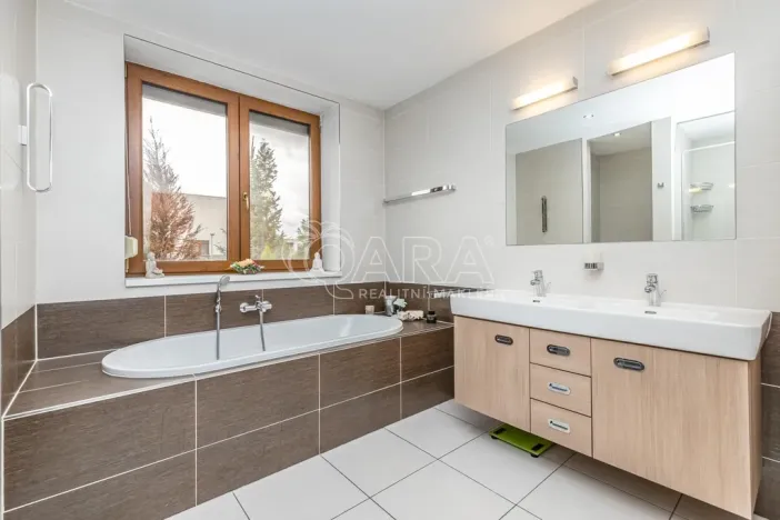 Prodej rodinného domu, Zbuzany, Lomená, 162 m2