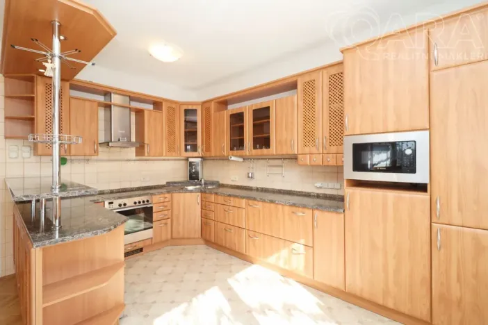 Prodej rodinného domu, Statenice - Černý Vůl, Kralupská, 210 m2