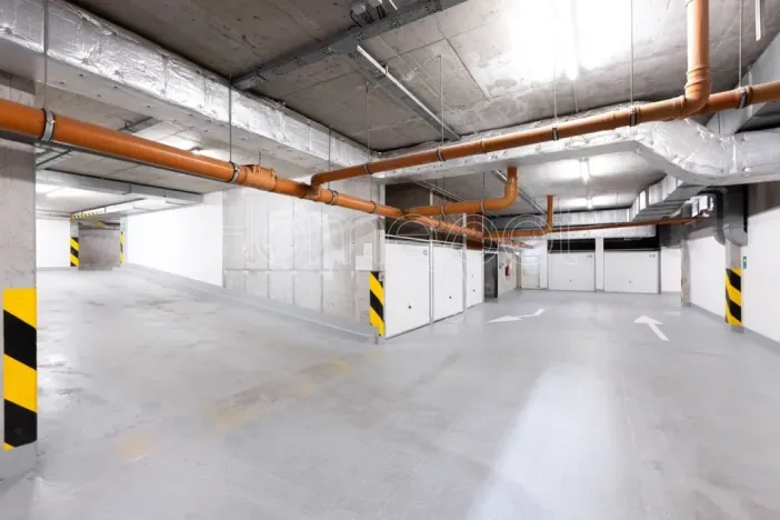 Prodej garáže, Praha - Smíchov, Tomkova, 19 m2