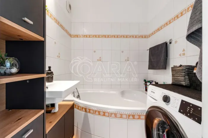 Prodej bytu 3+1, Praha - Černý Most, Vybíralova, 77 m2