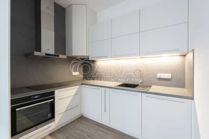 Pronájem bytu 2+kk, Praha - Karlín, Sokolovská, 62 m2