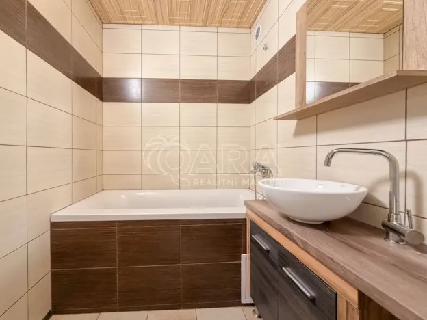 Pronájem bytu 4+1, Jindřichův Hradec - Jindřichův Hradec V, Kosmonautů, 85 m2