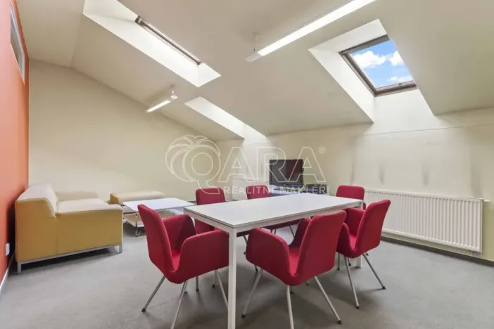 Prodej kanceláře, Praha - Petrovice, Novopetrovická, 1433 m2