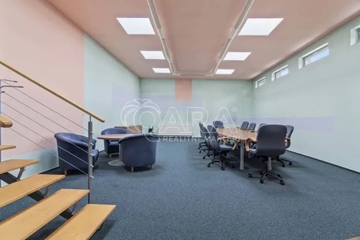 Prodej kanceláře, Praha - Petrovice, Novopetrovická, 1433 m2