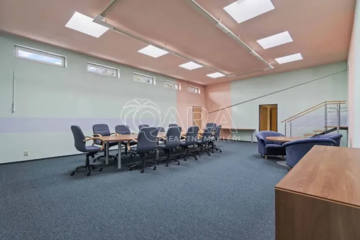 Prodej kanceláře, Praha - Petrovice, Novopetrovická, 1433 m2