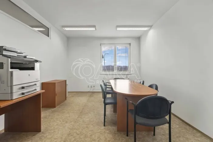 Prodej kanceláře, Praha - Petrovice, Novopetrovická, 1433 m2