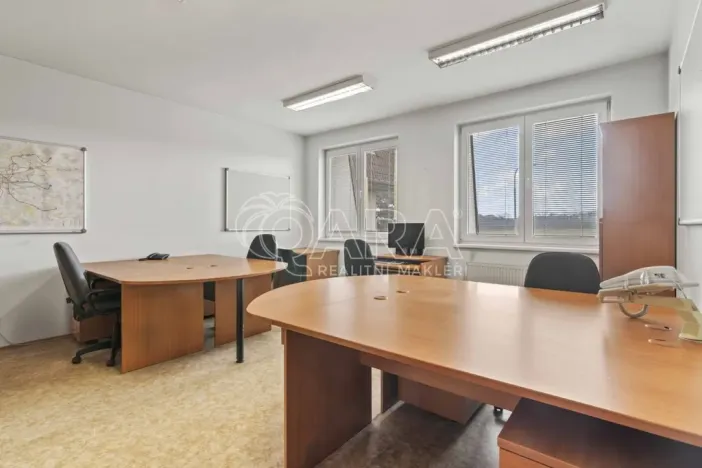 Prodej kanceláře, Praha - Petrovice, Novopetrovická, 1433 m2