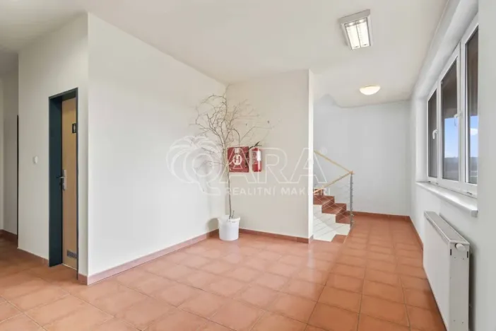 Prodej kanceláře, Praha - Petrovice, Novopetrovická, 1433 m2