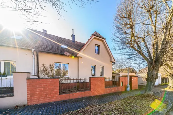 Prodej rodinného domu, Kladno, U zastávky, 176 m2