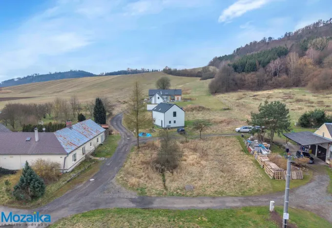 Prodej pozemku pro bydlení, Linhartice, 748 m2