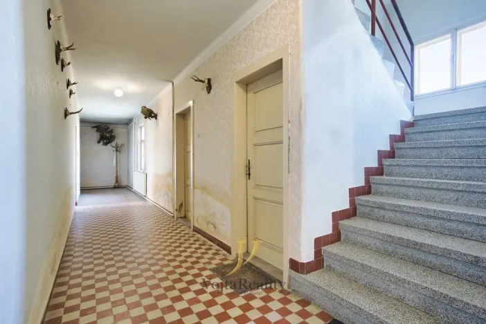 Prodej výrobních prostor, Tršice, 1544 m2