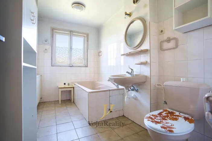 Prodej výrobních prostor, Tršice, 1544 m2