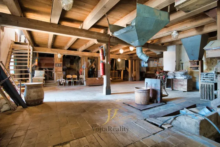 Prodej výrobních prostor, Tršice, 1544 m2