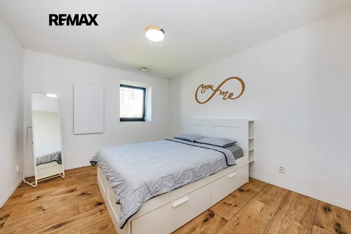 Prodej rodinného domu, Černuc, 330 m2