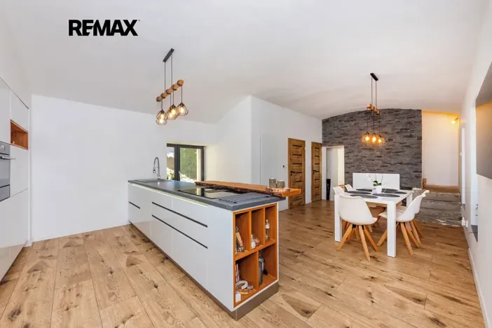 Prodej rodinného domu, Černuc, 330 m2