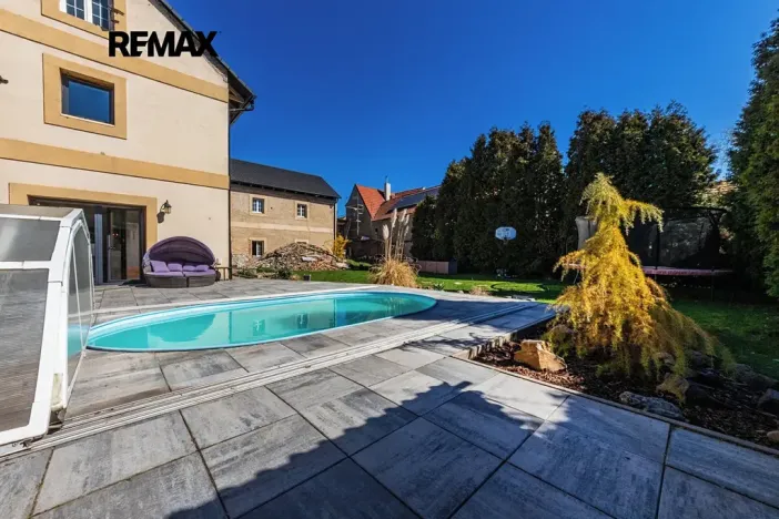 Prodej rodinného domu, Černuc, 330 m2