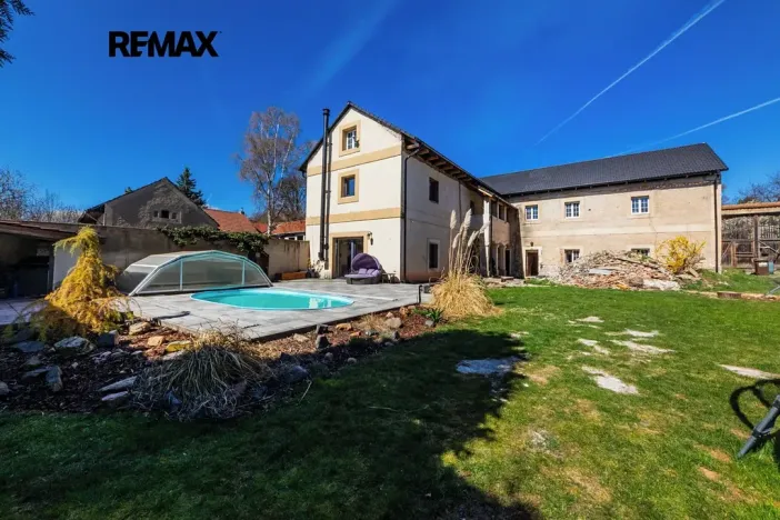 Prodej rodinného domu, Černuc, 330 m2