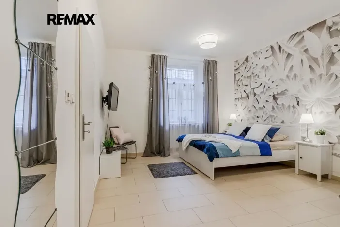 Pronájem bytu 1+kk, Praha - Holešovice, Farského, 35 m2