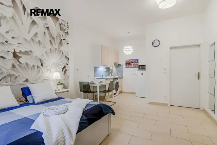 Pronájem bytu 1+kk, Praha - Holešovice, Farského, 35 m2