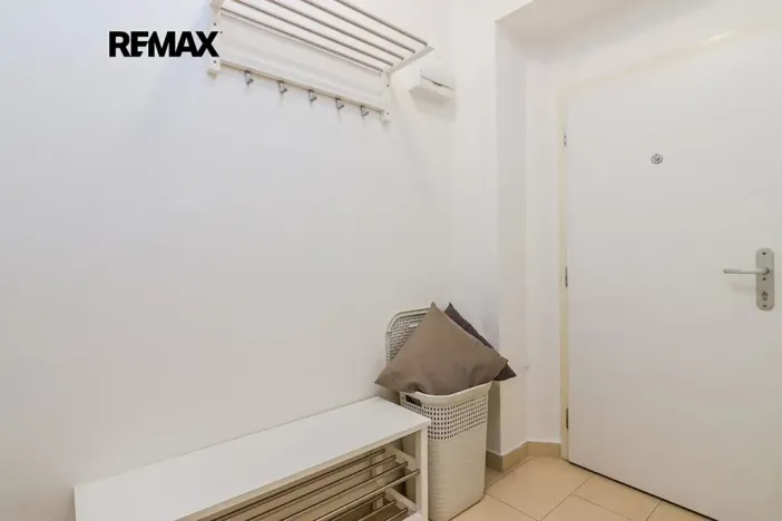 Pronájem bytu 1+kk, Praha - Holešovice, Farského, 35 m2