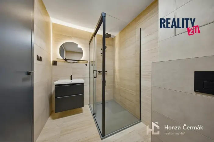 Pronájem bytu 1+kk, Brno, třída Generála Píky, 42 m2