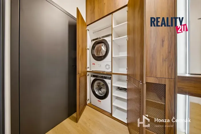 Pronájem bytu 1+kk, Brno, třída Generála Píky, 42 m2