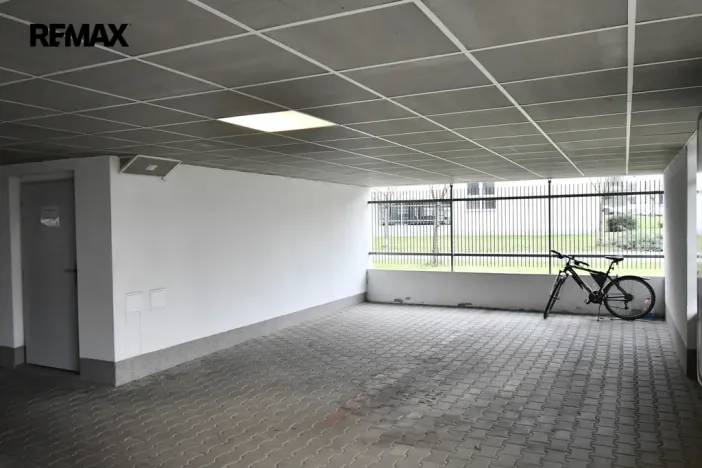 Pronájem garážového stání, Hradec Králové - Třebeš, Svatojánská, 13 m2