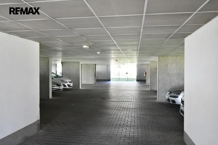 Pronájem garážového stání, Hradec Králové - Třebeš, Svatojánská, 13 m2