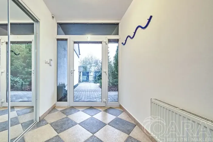 Pronájem rodinného domu, Dolní Břežany, V Úvozu, 380 m2