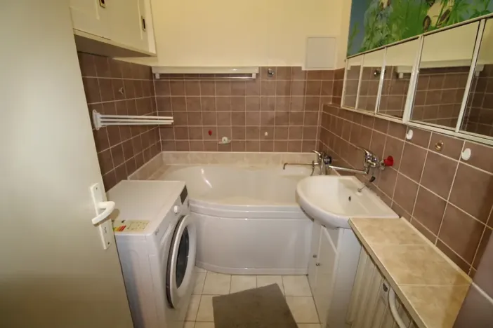 Prodej bytu 3+1, Karlovy Vary, nábřeží Jana Palacha, 77 m2